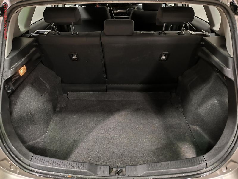 Toyota Auris (2015) 1.3 VVT-i, Cool, +kola - fotka 7 z 17
