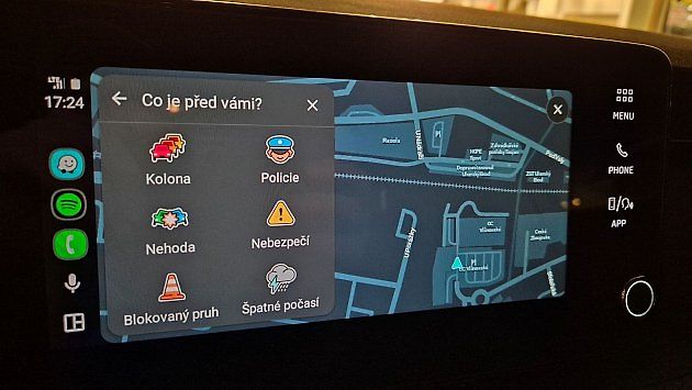 Mobilní navigace Waze v Android Auto. Ilustrační snímek, zdroj: Deník/Tomáš Rosa
