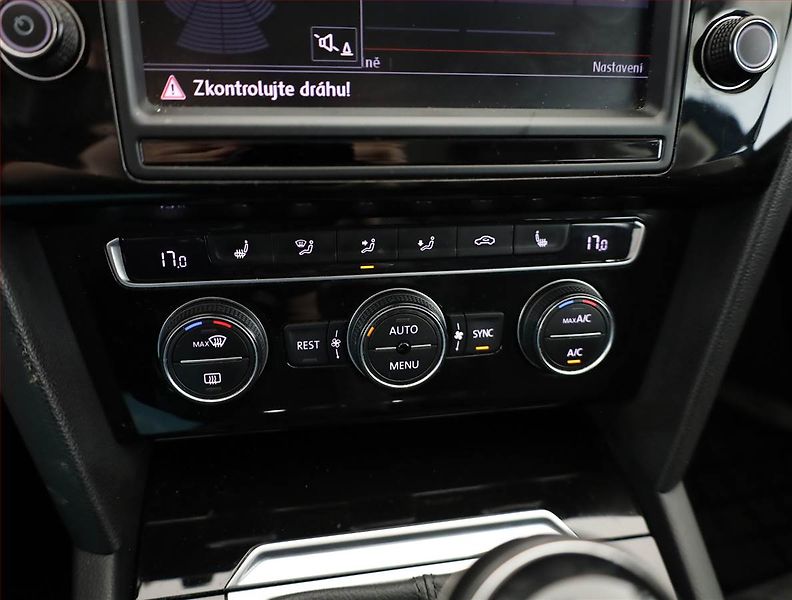 Volkswagen Passat (2015) Highline 2.0 TDI, Navi - fotka 10 z 19