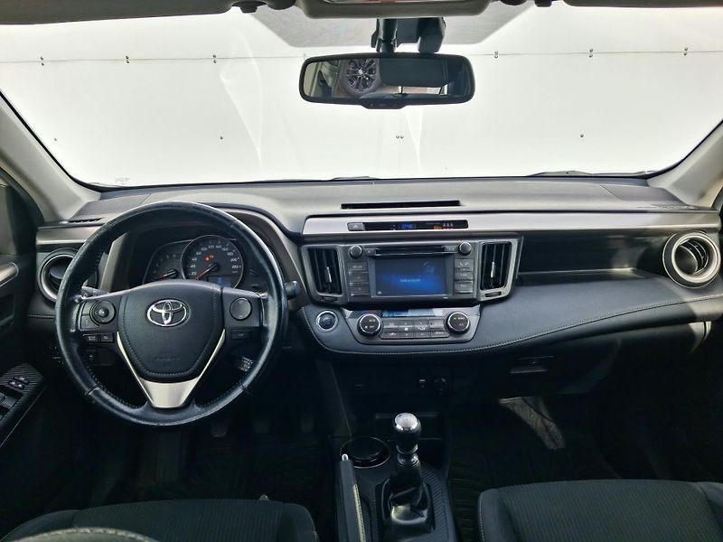 Toyota RAV4 2.2 D-4D Active 4x4 - fotka 5 z 24