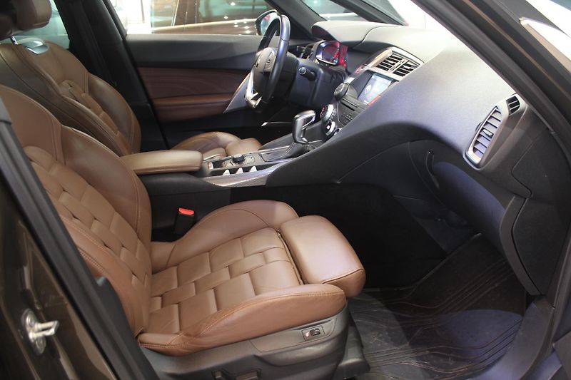 Citroën DS5 (2013) 2.0HDI Automat 120kW Navi ČR - fotka 21 z 36