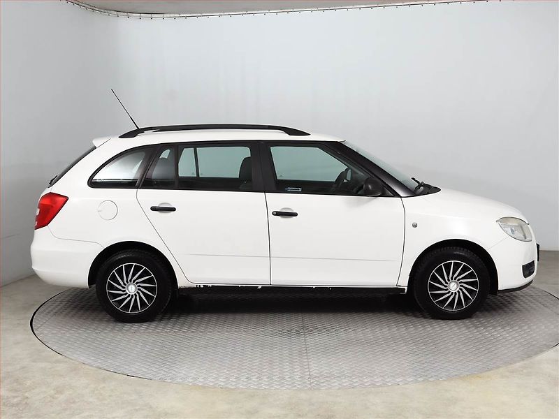 Škoda Fabia (2009) 1.2 12V, po STK, oblíbený vůz - fotka 6 z 11
