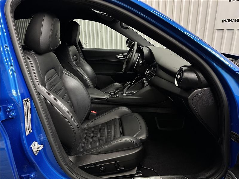 Alfa Romeo Giulia 206kW Q4 VELOCE 1.MAJITEL - fotka 36 z 39