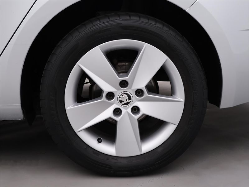 Škoda Octavia 1,6 TDI 85kW DSG CZ Style DPH - fotka 30 z 37