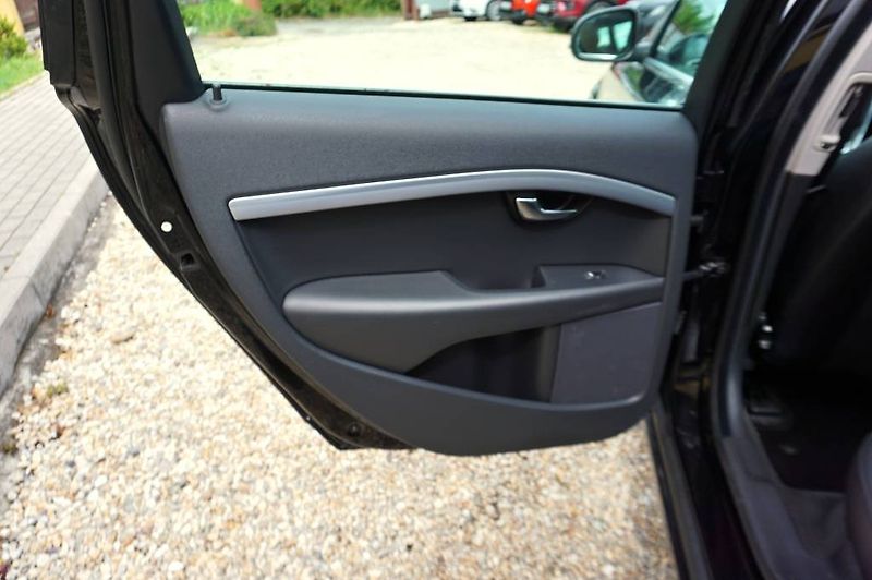 Volvo V70 (2016) MOMENTUM 2,0 D4 133 kW - fotka 27 z 64
