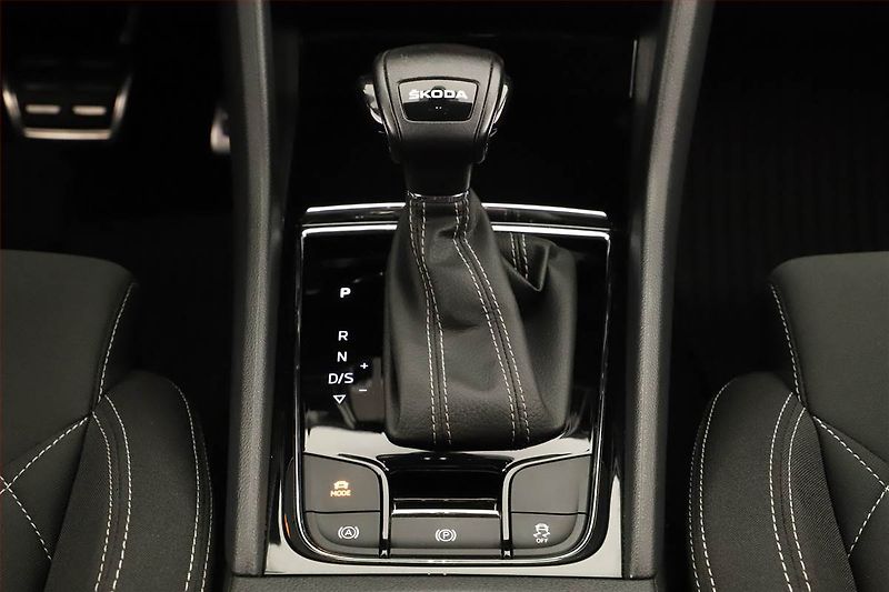 Škoda Karoq (2023) Sportline 1.5 TSI - fotka 11 z 20
