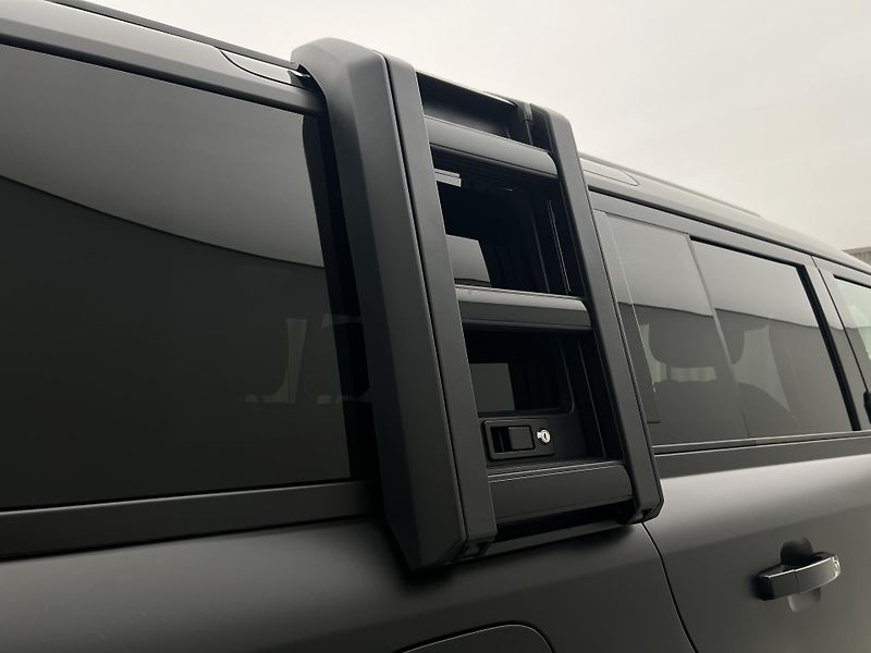 Land Rover Defender 110 D350 X-DYNAMIC HSE 1. maj. - fotka 46 z 50