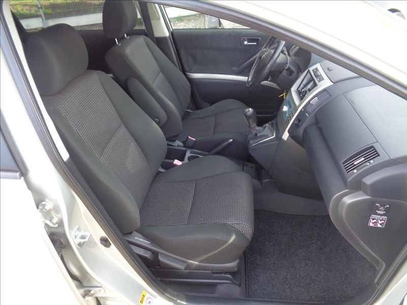 Toyota Corolla 2,2 - fotka 9 z 15