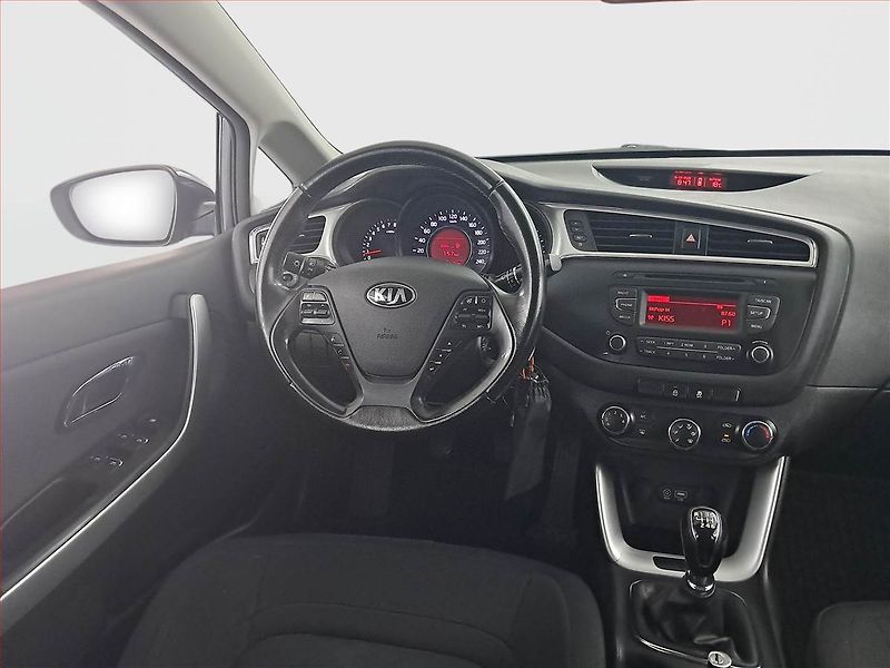 Kia Ceed (2016) 1.6 GDI, Serv.kniha, Tempomat - fotka 7 z 14