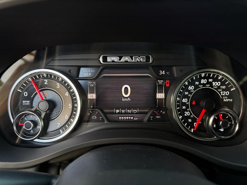 Dodge RAM (2020) +HEMI+OFFROAD PAKET+LOOK26+ - fotka 17 z 23