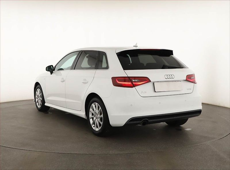Audi A3 (2016) 1.2 TFSI, Automat, Navi - fotka 4 z 22