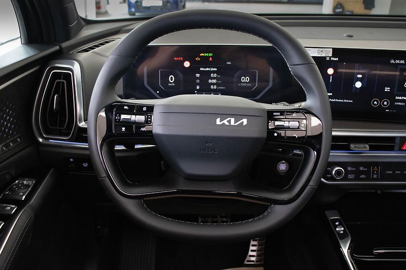 Kia Sorento 2,2 CRDi 4x4 8DCT TOP  - fotka 10 z 20