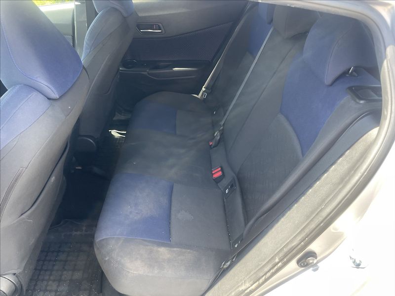 Toyota C-HR 1,8 i 73kw Hybrid e-CVT - fotka 9 z 34