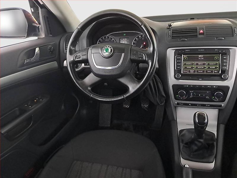 Škoda Octavia (2011) 1.6 TDI, Navi, Xenony - fotka 7 z 20
