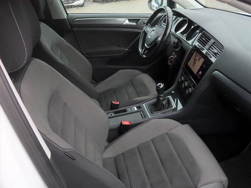Volkswagen Golf (2020) Comfortline 1.5 TSI, Navi - fotka 9 z 17