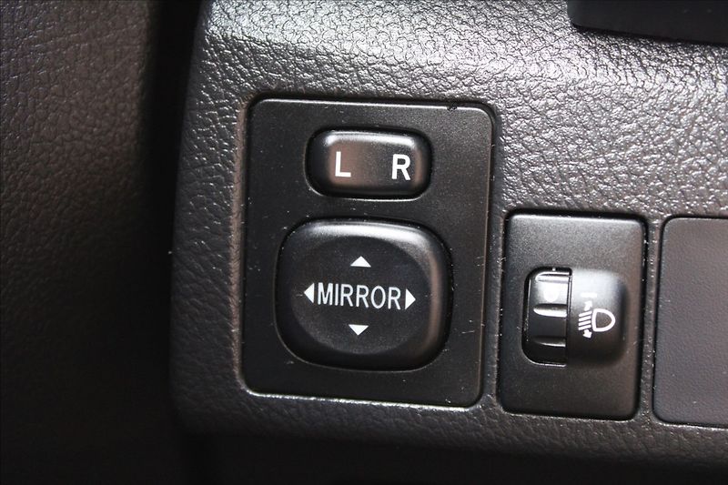 Toyota Auris 1,6 i  NOVÉ V ČR,SERVIS - fotka 20 z 30