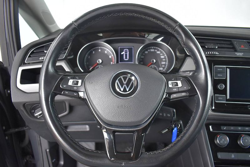 Volkswagen Touran (2022) 1.5TSI 110kW DSG,7 míst - fotka 13 z 20