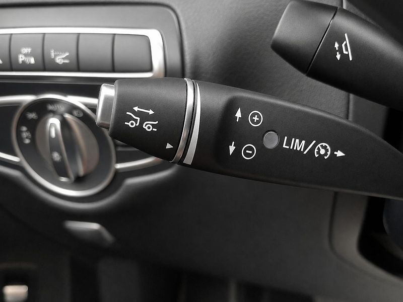 Mercedes-Benz GLC (2017) 250 4MATIC, DPH,kůže,Distronic - fotka 15 z 18