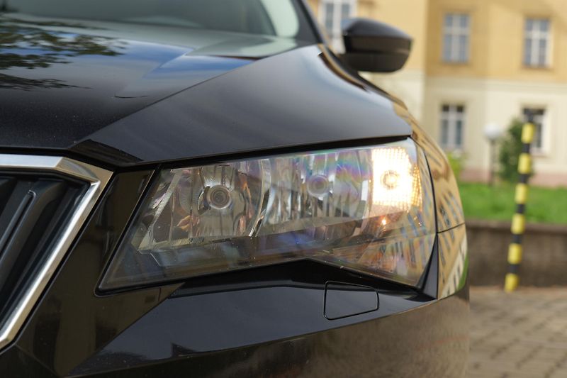 Škoda Superb 1.4 TSI DAB 19 Tažné - fotka 11 z 35