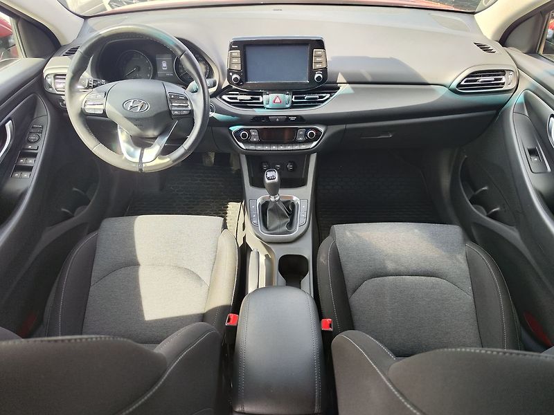 Hyundai i30 1.5 T-GDI/117kW Smart - fotka 13 z 31
