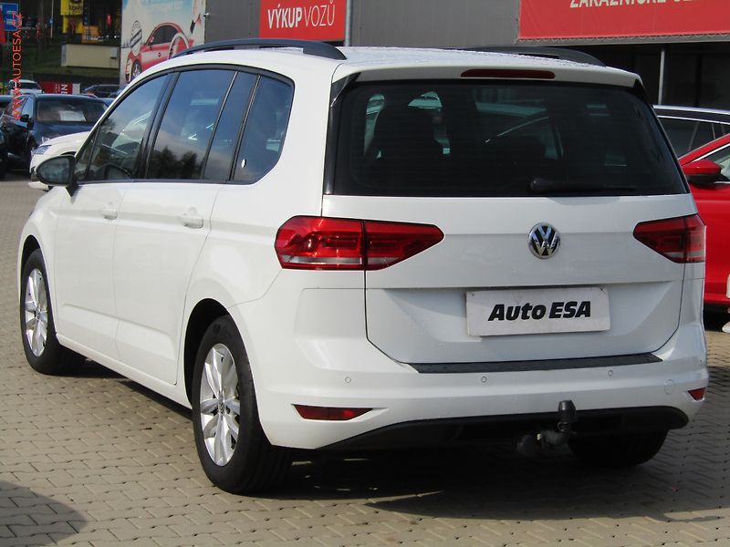 Volkswagen Touran (2015) 1.6TDI, AC, výhřev sed - fotka 4 z 15