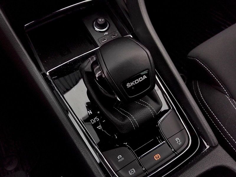 Škoda Karoq (2023) SportLine Plus 1,5 Tsi 110 Kw - fotka 22 z 35