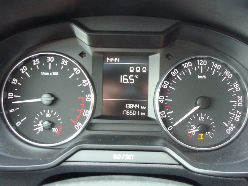 Škoda Octavia 1.6 TDi, 66 kW, klimatizace - fotka 16 z 24