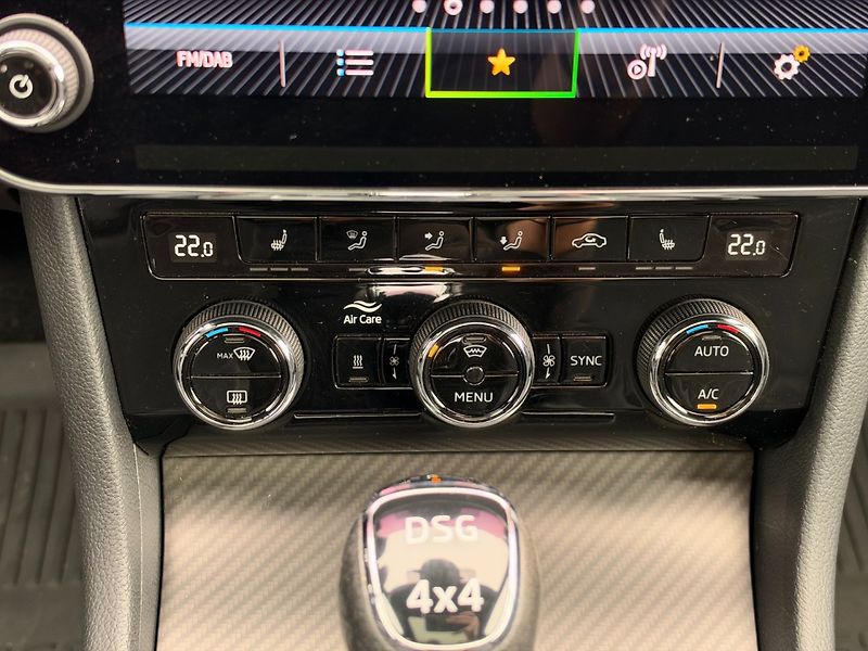 Škoda Superb (2021) Sportline 2.0 TSI 4x4 DSG - fotka 21 z 39