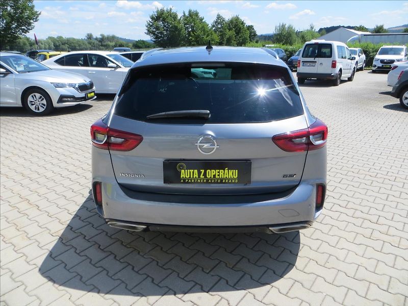 Opel Insignia 2,0 GSi 4x4 Sports Tourer AWD - fotka 6 z 31