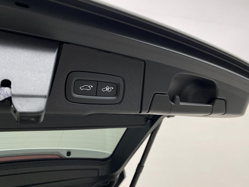 Volvo XC60 T8 AWD RECHARGE REZERVACE - fotka 33 z 66