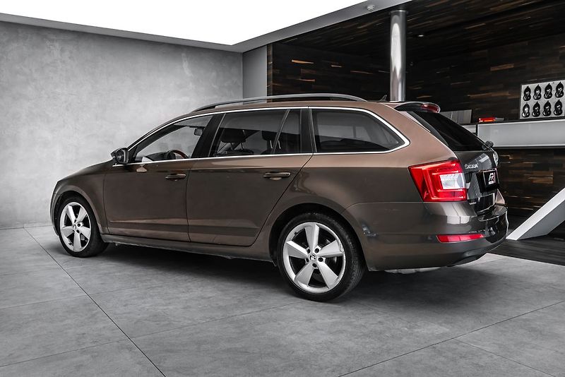 Škoda Octavia Combi 2,0TDI 4x4 Navi kůže - fotka 7 z 19