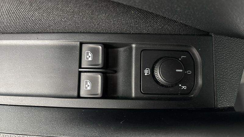 Škoda Scala 1.0 TSI Ambition - fotka 21 z 23