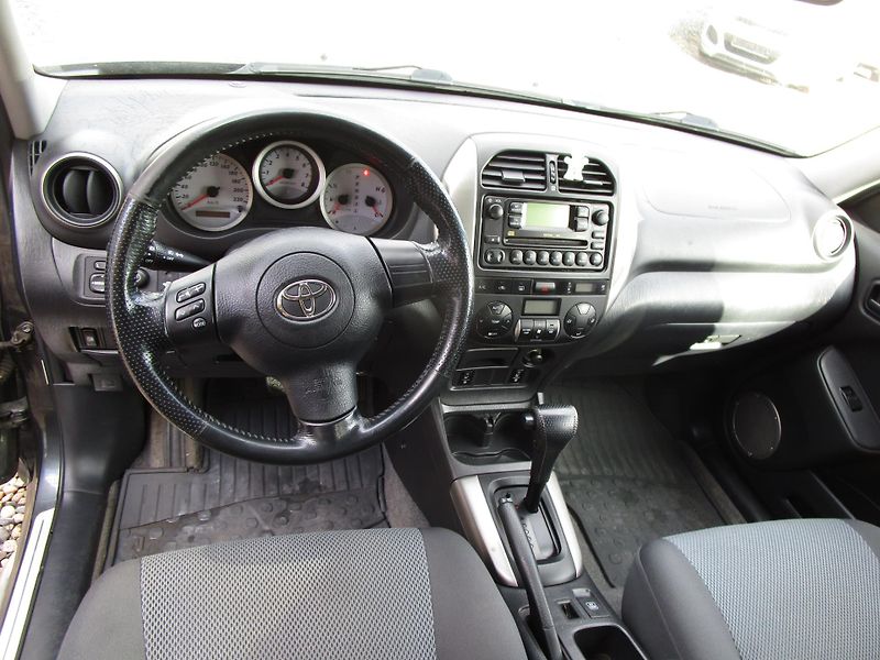 Toyota RAV4 2,0-110KW-4x4-AUTOMAT - fotka 10 z 16