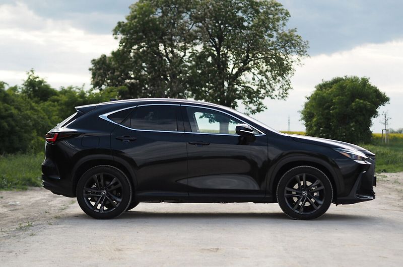 Lexus NX 450h plus 450H+ 2,5 PHEV PRESTIGE - fotka 3 z 25