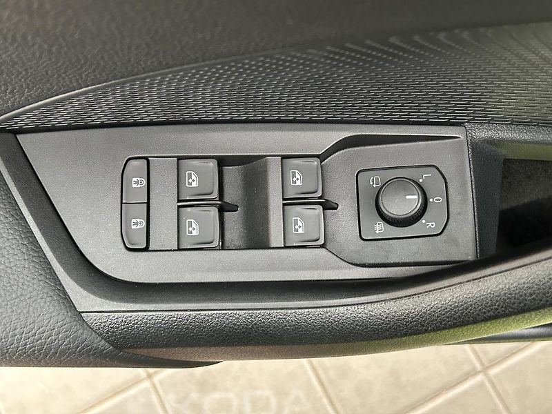 Škoda Octavia 2.0 TDI SportLine - fotka 16 z 28
