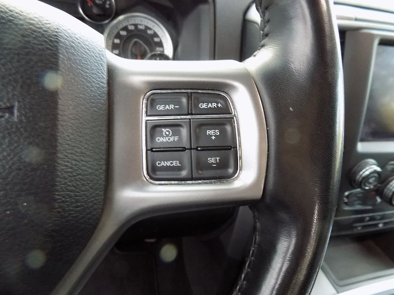 Dodge RAM 1500 (2022) 5.7 HEMI/CREW CAB/ČR/DPH/LED/ - fotka 26 z 40
