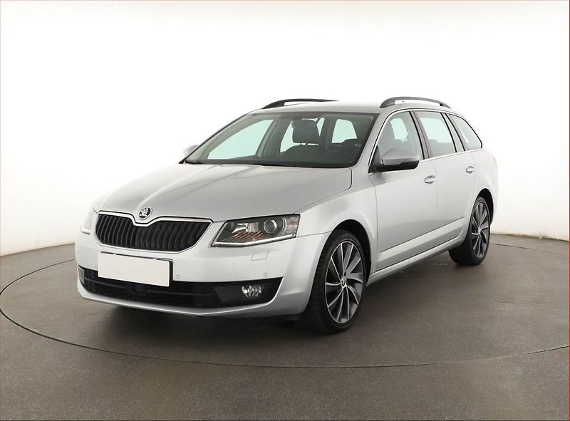 Škoda Octavia (2017) Laurin&Klement 1.8 TSI, Kůže - fotka 2 z 17