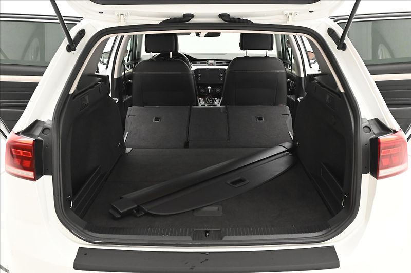 Volkswagen Passat 2,0 TDI 110 kW DSG Elegance Zá - fotka 10 z 33