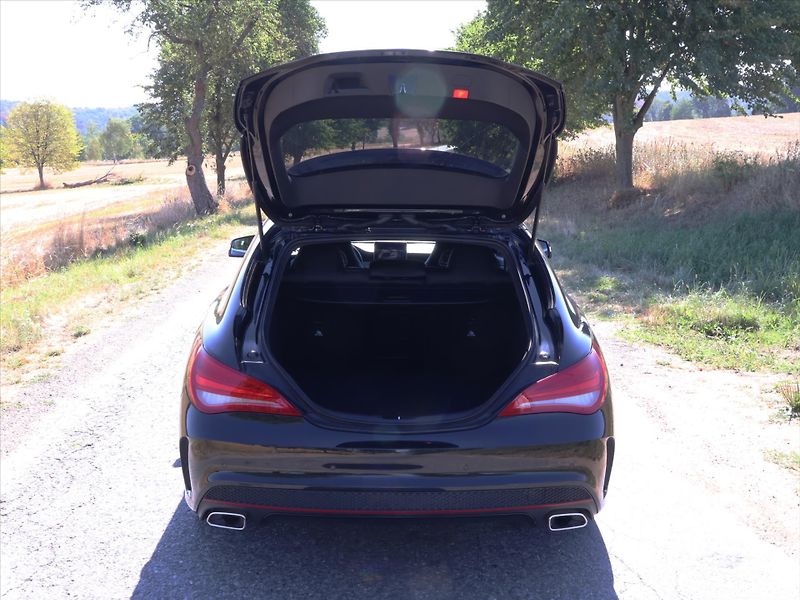 Mercedes-Benz CLA 2,0 250 160kW 4M AMG Sport SB - fotka 9 z 37