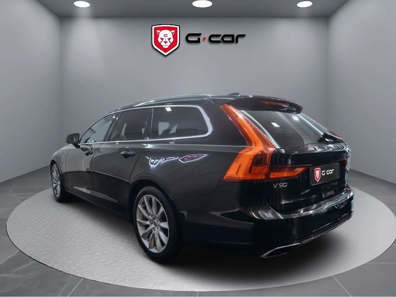 Volvo V90 2.0 T8 AWD Momentum - EL SPZ - fotka 6 z 24