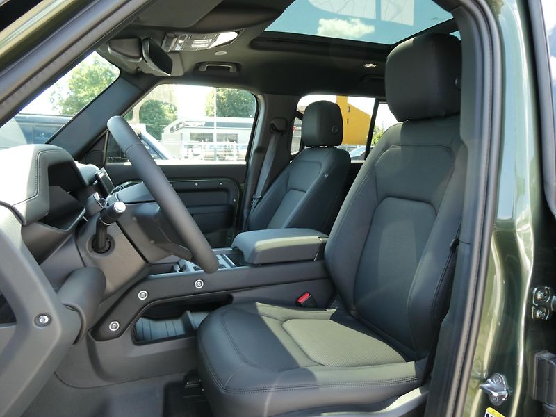 Land Rover Defender (2026) 110 3,0 X-Dynamic SE D250 - fotka 8 z 31