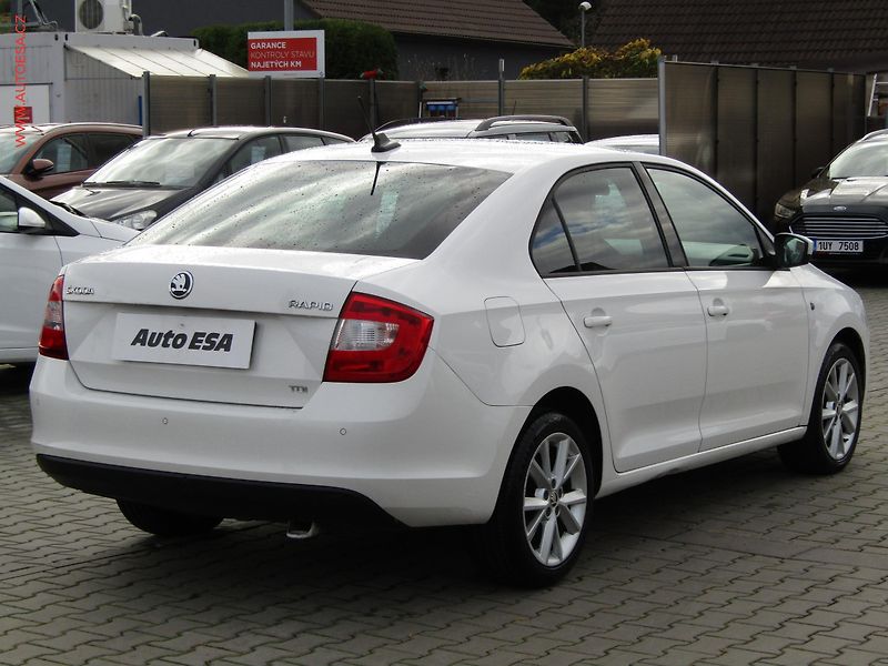 Škoda Rapid (2013) 1.6 TDi, Sport, navi - fotka 4 z 20