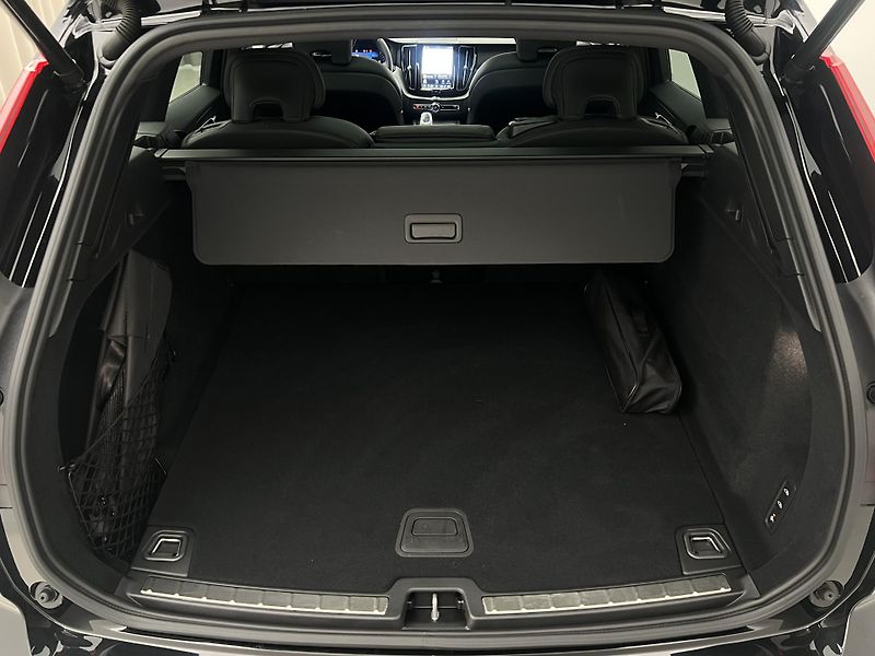 Volvo XC60 B5 AWD BLACK EDITION PLUS AUT - fotka 5 z 51