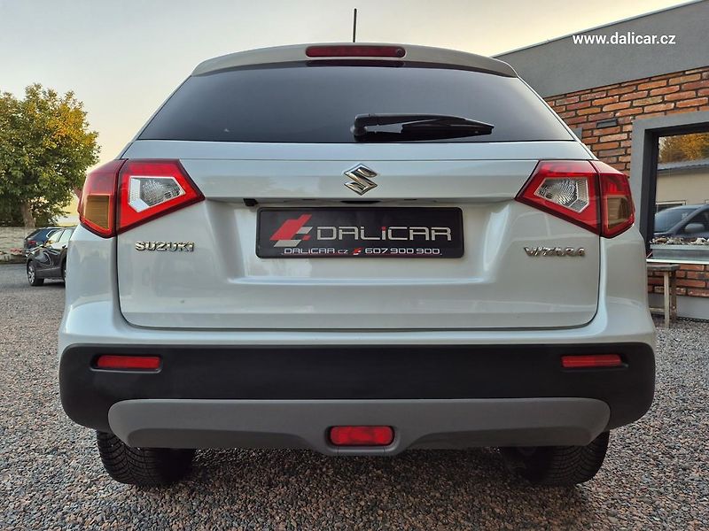 Suzuki Vitara (2016) 1.6VVT 88KW Automat COMFORT - fotka 11 z 52