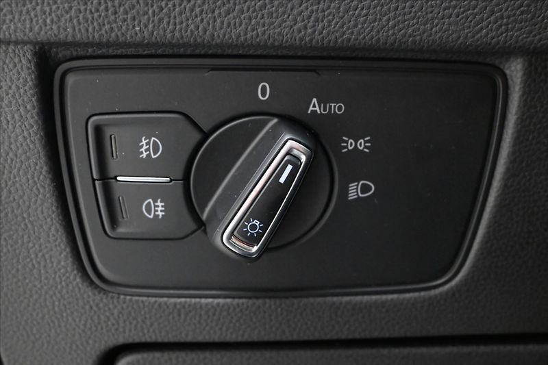 Volkswagen Passat 2,0 TDI 110 kW DSG Business Zá - fotka 27 z 32