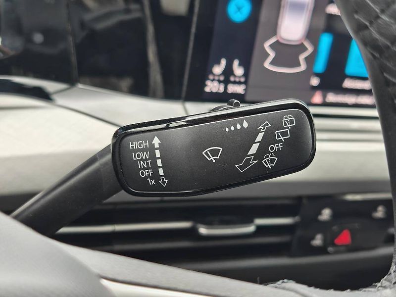 Volkswagen Golf Life 1,0TSi - fotka 14 z 21