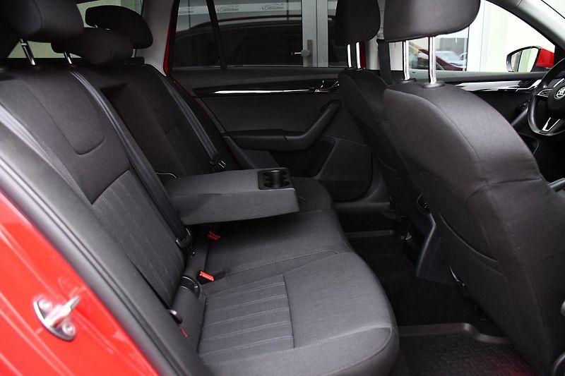 Škoda Octavia 1.6TDi STYLE ACC ČR - fotka 21 z 37