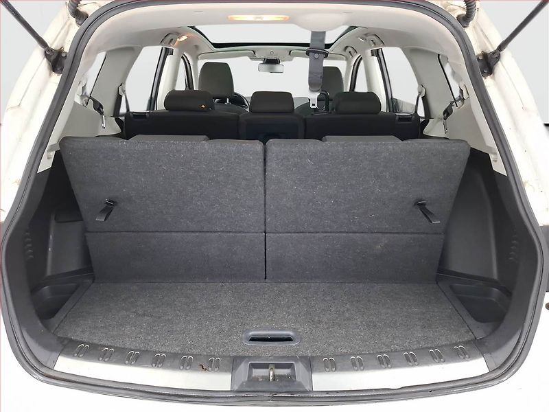 Nissan Qashqai (2012) 1.6 i, 7 míst, Tempomat - fotka 13 z 18