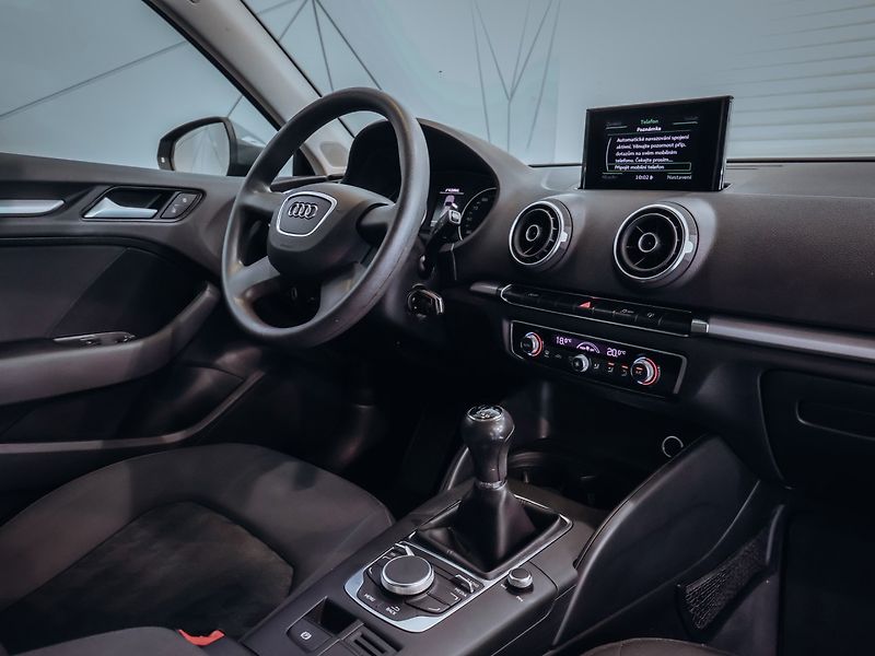 Audi A3 1.6TDI 85kW - fotka 22 z 32