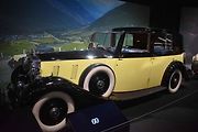 Většina aut je britských. Třeba i tento Rolls-Royce Phanntom III z roku 1937